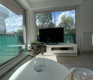 Laval Apartment | Appart 4 personnes 1 ch Laval