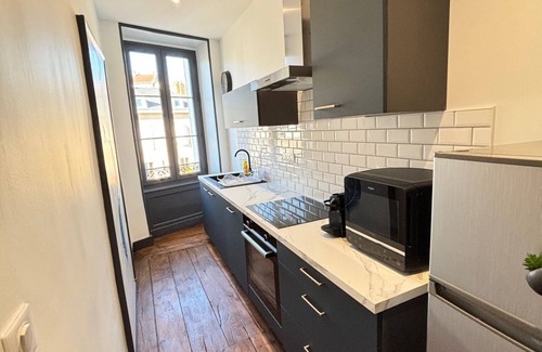 Limoges Apartment | Appart 5, Beautiful air-conditioned apartment on 2nd floor of a fully renovated building