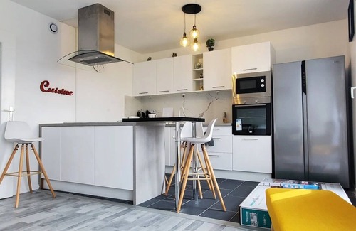 La Chapelle-Saint-Luc Apartment | Appart 6/8 personnes proche centre parking gratuit