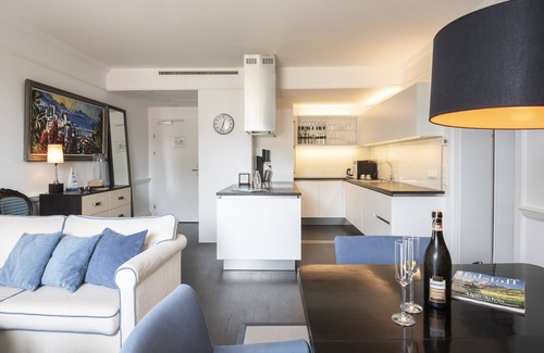 Poertschach am Woerthersee Apartment | Appartement Direkt am Wörthersee mit Privatstrand und Reserviertem Parkplatz