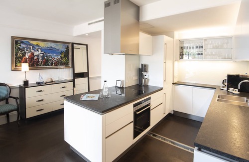 Poertschach am Woerthersee Apartment | Appartement Direkt am Wörthersee mit Privatstrand und Reserviertem Parkplatz
