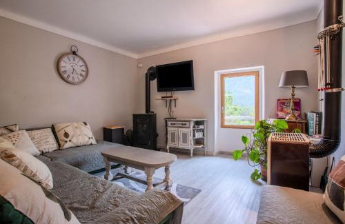 Valderoure Apartment | Appart Authentique et Confortable