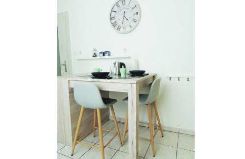 Haguenau Apartment | Appart'AZUR Haguenau - Hyper centre Mairie - Parking facile - Wifi - Lit confort Kingsize