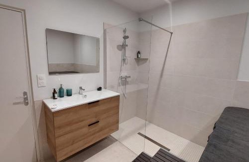 Aurillac Apartment | Appart centre ville Aurillac avec spa privé