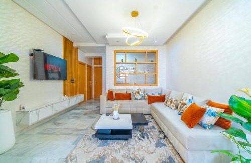 Fes Apartment | Appart familial climatisé, spacieux et raffiné avec vue sur jardin - Proche de l'aéroport, Marjane et de la forêt"