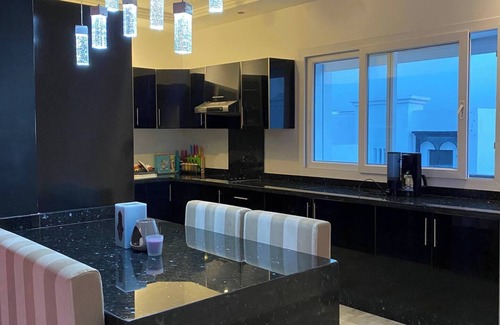 Marina Apartment | Appart Familial seulement : balcons avec vue
