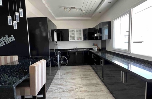 Marina Apartment | Appart Familial seulement : balcons avec vue