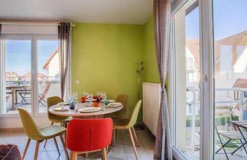 Merville-Franceville-Plage Apartment | Appartement spacieux 70m², piscine, parking, près plage et commerces - FR-1-788-38
