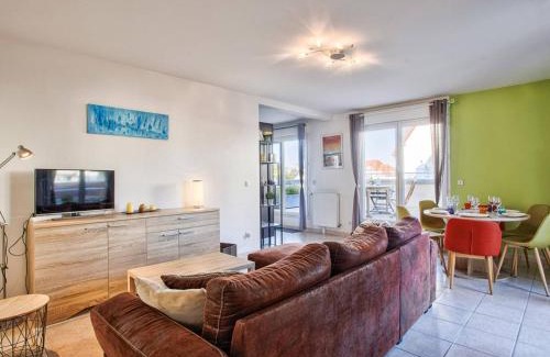 Merville-Franceville-Plage Apartment | Appartement spacieux 70m², piscine, parking, près plage et commerces - FR-1-788-38