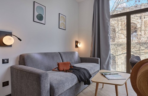 Quartier Administrations Hotel | Appart'hôtel Odalys City - Nîmes Arènes - Palais des Congrès