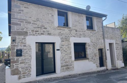 Chouzelot Apartment | APPART-HOTEL n 3 avec terrasse, piscine, petit-dejeuner et parking privé