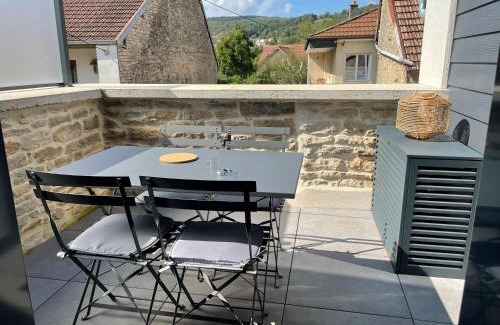 Chouzelot Apartment | APPART-HOTEL n 4 calme avec terrasse, Wi-fi haut débit, petit-déjeuner, room-service et parking privé