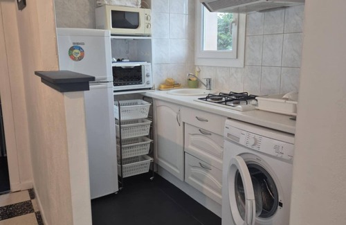 Saint-Andre Apartment | Appart. in village bordering Argeles s/mer and its beaches near Collioure.