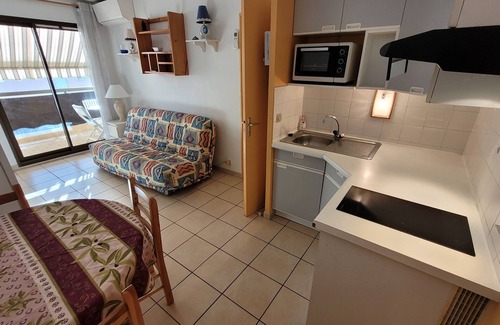 Le Lavandou Apartment | Appart LAVANDOU (le st James) 2 stars, full center, near beach.