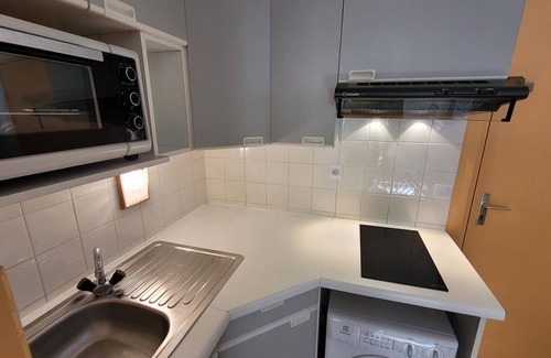 Le Lavandou Apartment | Appart LAVANDOU (le st James) 2 stars, full center, near beach.