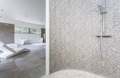 Remoulins Condo | Appart près du Pont du Gard | piscine + Wi-Fi