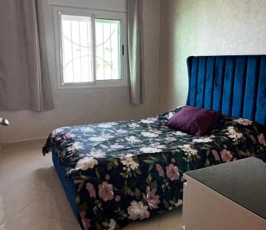 Martil Apartment | Appart situé au centre de Martil ,moderne près de la plage ,de l'aéroport Tetouan et vue sur lac