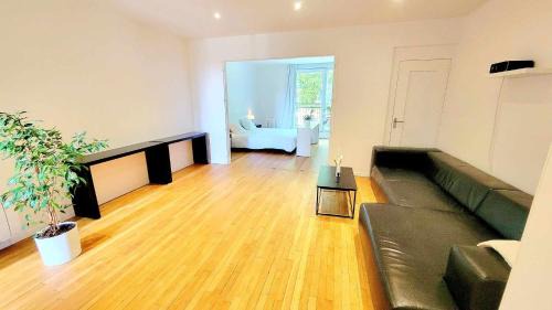 Centre Erlon Apartment | Appart SPA 80m2 avec terrasse balcon jacuzzi et sauna privatif en hyper centre Place Drouet d'Erlon