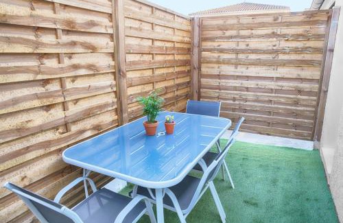 Angouleme Apartment | Appart T2 avec terrasse, parking et wifi