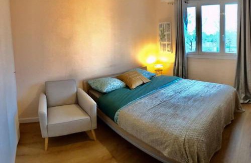 Miroir - Batignolles Apartment | Appart T2 Gare TGV spacieux et tout équipé