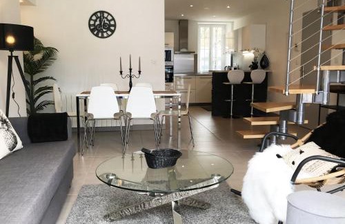 Aix-les-Bains Apartment | Appart T4 Christina contemporain, Vue Lac, climatisé avec parking