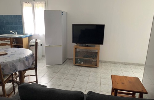 Roquefort-la-Bedoule Apartment | Appart. with swimming pool - (4 people during the stay + 1 child under 3)