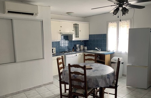 Roquefort-la-Bedoule Apartment | Appart. with swimming pool - (4 people during the stay + 1 child under 3)