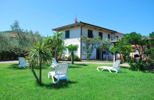Marina di Campo Apartment | Appartamenti Mimosa - Aria condizionata, giardino, biciclette e posti auto coperti
