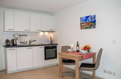 Muralto Apartment | Appartamento 2- Giardino by Interhome