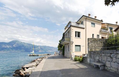 Torri del Benaco Apartment | Appartamento a 5 metri dal lago