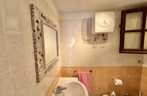 San Teodoro City Centre Apartment | Appartamento con Soppalco Tamerici