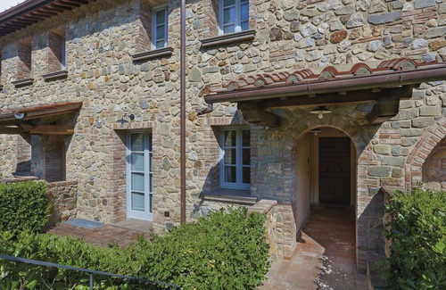 Chianni Apartment | Appartamento Ginepro - Borgo in Chianni by Interhome