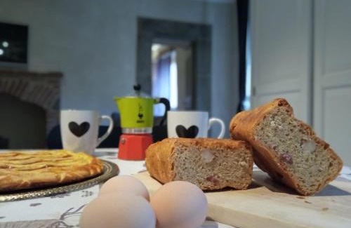 Cortona Old Town Apartment | Appartamento Io e Te Cortona centro storico - seconda doccia su romantica corte