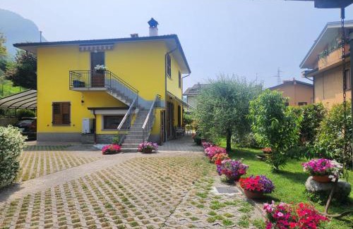 Lierna Apartment | Appartamento L'ulivo 5 chilometri da Varenna vista lago in via privata