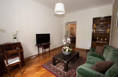 Quartiere XVII Trieste Apartment | Appartamento Luminoso con vista su Villa Ada