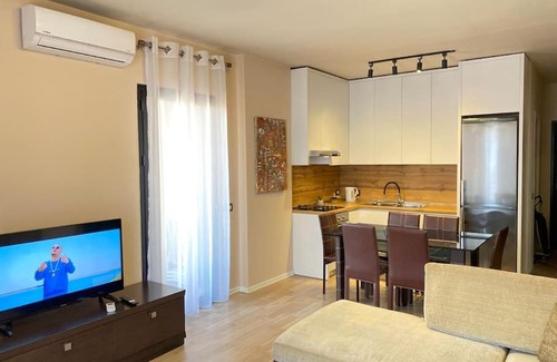 Tirana Apartment | Appartamento nuovo 5/3 in centro di Tirana . Free parking in garage