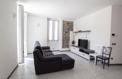 Lezzeno Apartment | APPARTAMENTO PERSEO