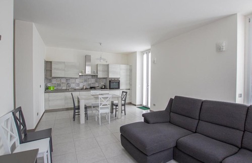 Lezzeno Apartment | APPARTAMENTO PERSEO
