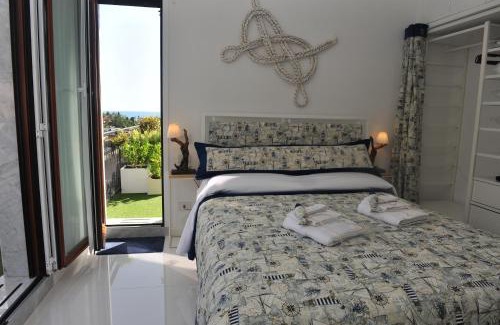 Rezza Apartment | Appartamento Rapallo Sky Garden Maria Jose Liguria - Attico vista mare - Terraces - 2 bagni- 2 Camera da Letto - Box, Wi-fi, Idromassaggio Free inteiro Attico per Voi, con Ascensore