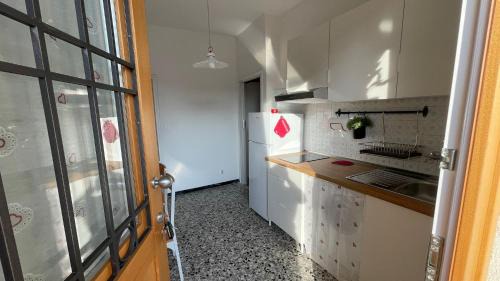 Jesolo Apartment | APPARTAMENTO ROSSO - OVER THE RAINBOW APARTMENTS - LIDO di JESOLO -4 POSTI LETTO