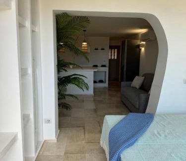 Golfo di Marinella Apartment | Appartamento Spiaggia Marinella con vista mare e piscina, Costa Smeralda