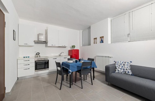 Downtown Apartment | Appartamento Staurenghi Blu - Affitti Brevi Italia