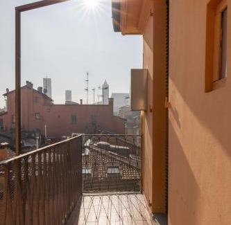 Historic Center Apartment | Appartamento Torresotto dei Piella by Wonderful Italy