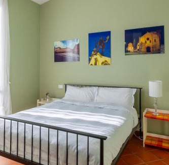Historic Center Apartment | Appartamento Torresotto dei Piella by Wonderful Italy