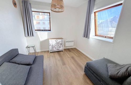 Merville-Franceville-Plage Apartment | Appartement rénové 5 pers. avec parking, à 100m plage, centre Merville-Franceville, expo Sud - FR-1-465-71