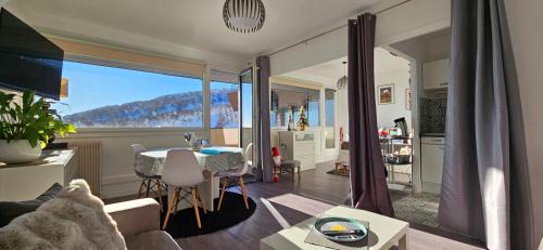 Besse-et-Saint-Anastaise Apartment | Appartement terrasse pied des pistes coeur station wifi