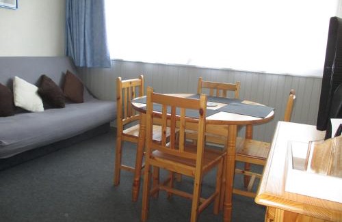 Besse-et-Saint-Anastaise Apartment | Appartement 4 pers près centre et pistes, navette, parking, lave-vaisselle - FR-1-814-74