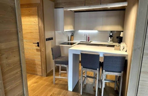 Saint-Etienne-de-Tinee Apartment | Appartement de Luxe, Parking Sous-terrain, Centre Ville Auron