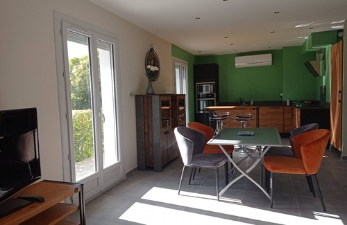 Brison-Saint-Innocent Apartment | Appartement Dans Villa en RDC