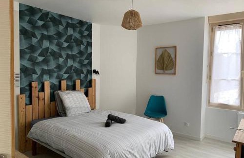 Saint-Brisson-sur-Loire Apartment | Appartement avec cour